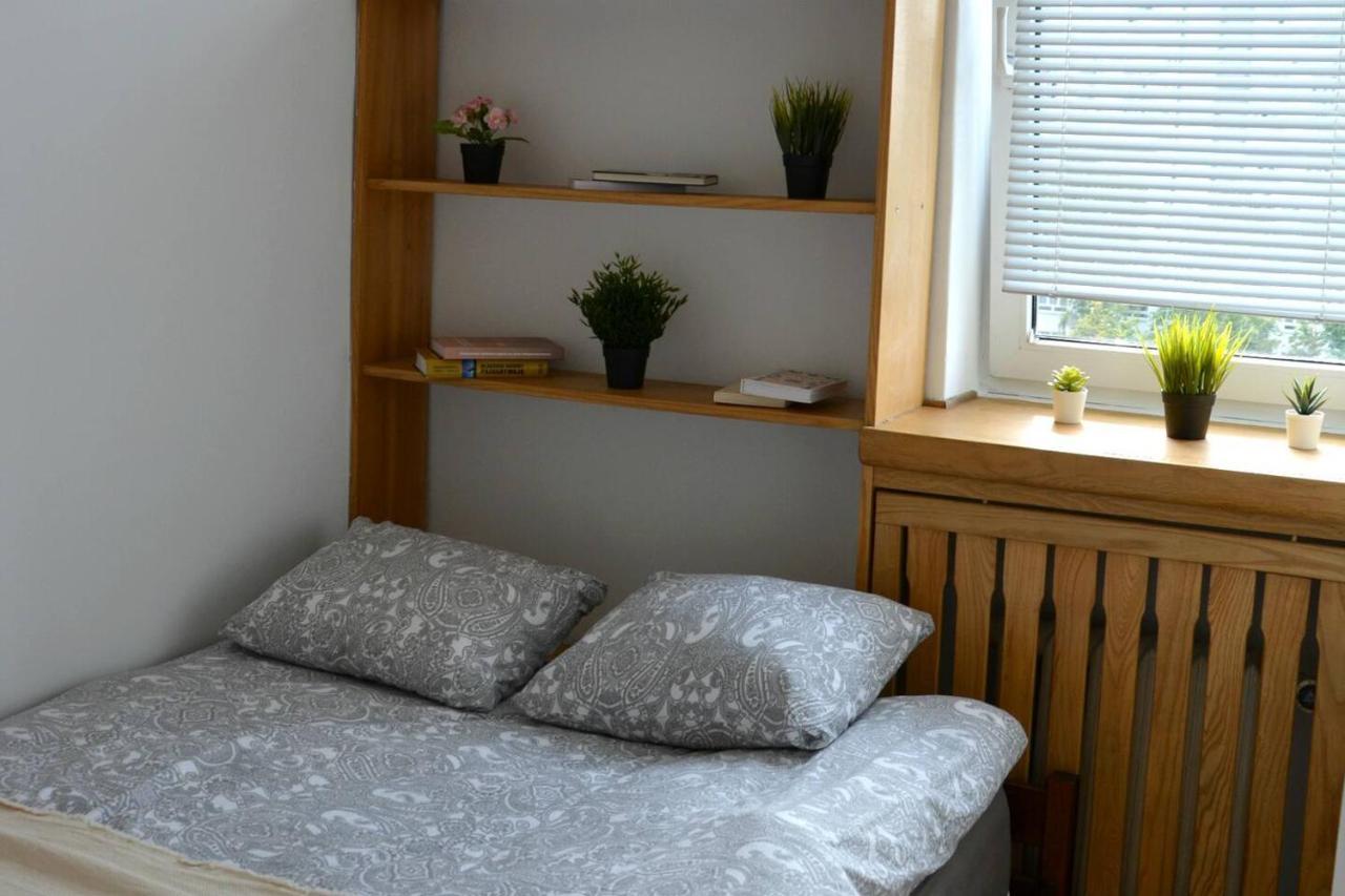 Ohmyhome - Sunny Apartment In City Center Варшава Экстерьер фото